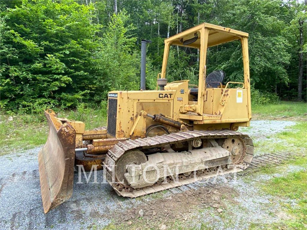 CAT D3B Гусеничные бульдозеры