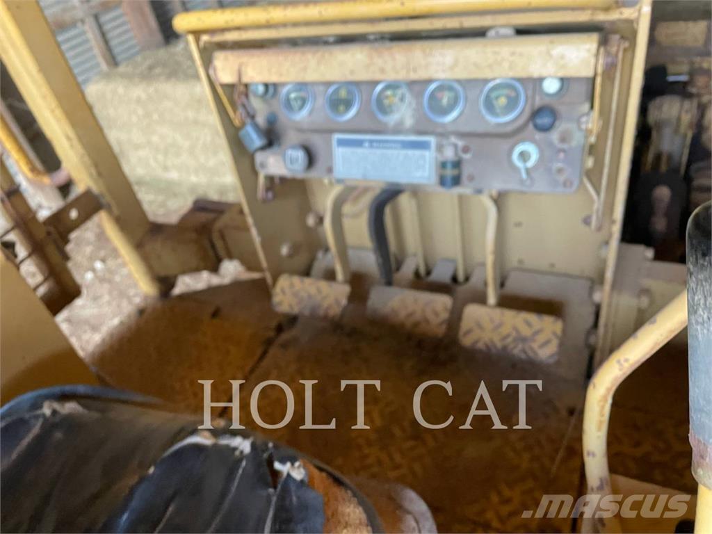 CAT D3B Гусеничные бульдозеры