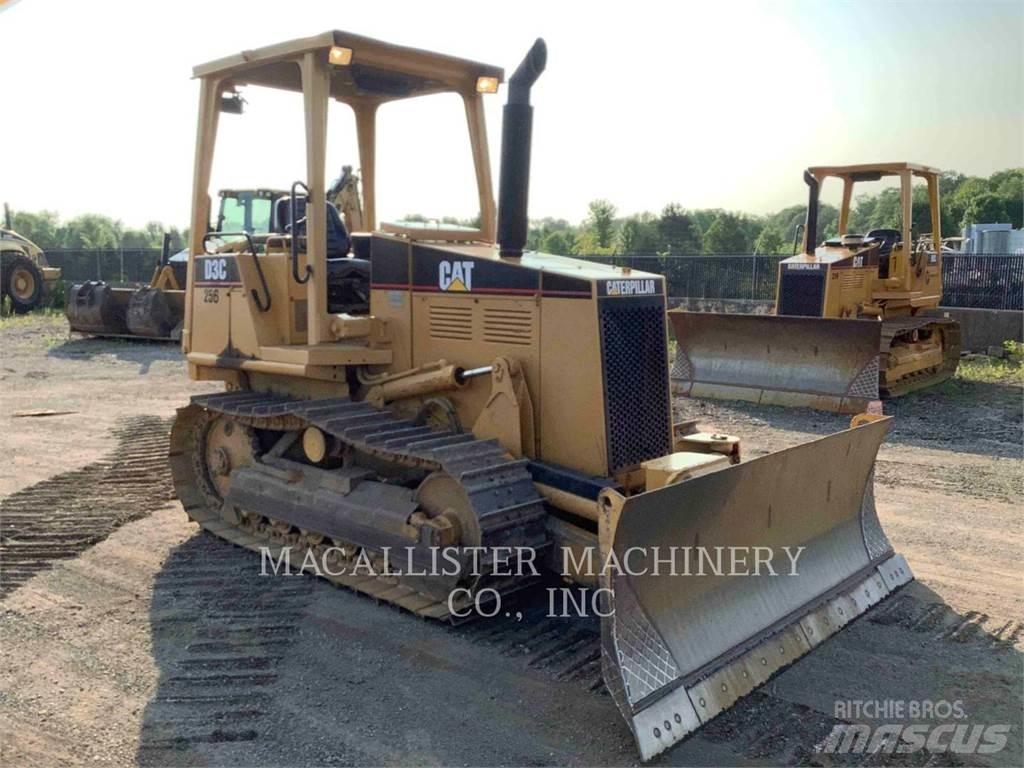 CAT D3CIII Гусеничные бульдозеры