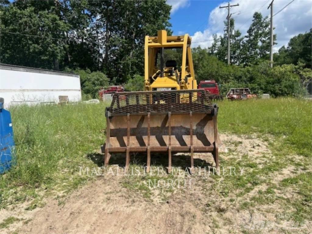 CAT D3GX Гусеничные бульдозеры