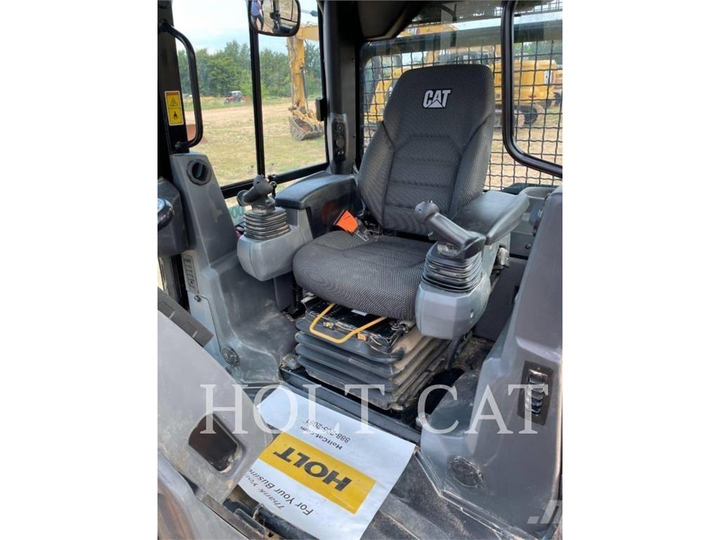 CAT D4 CAB Гусеничные бульдозеры
