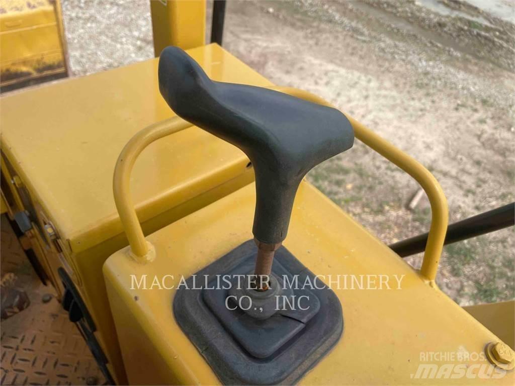 CAT D4C Гусеничные бульдозеры