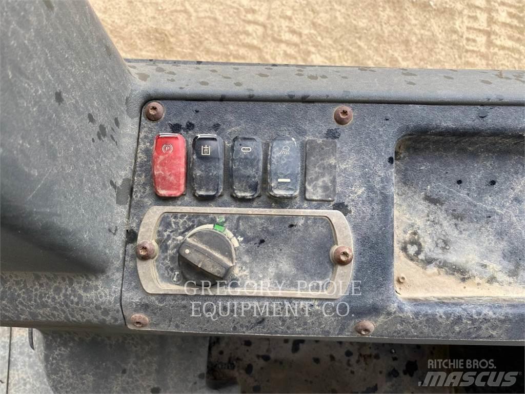 CAT D4K2LGP Гусеничные бульдозеры