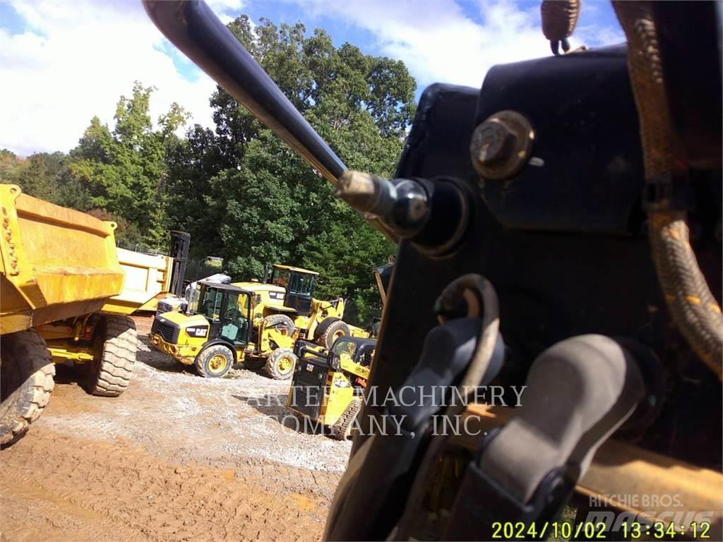 CAT D5 Гусеничные бульдозеры