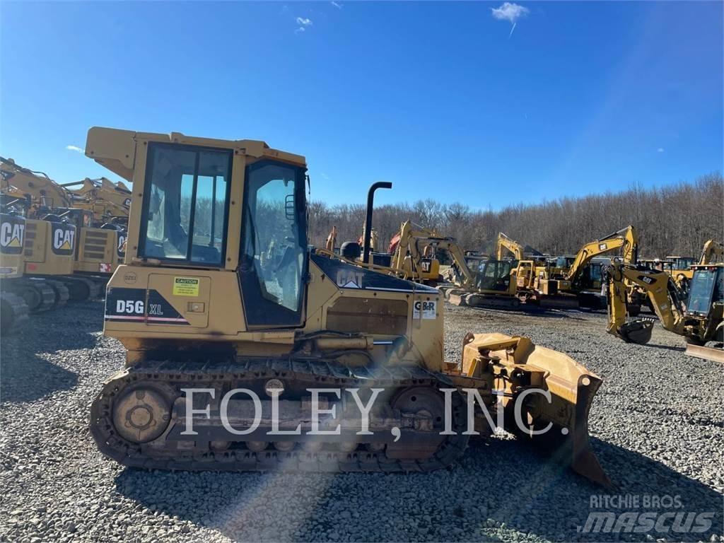 CAT D5G Гусеничные бульдозеры