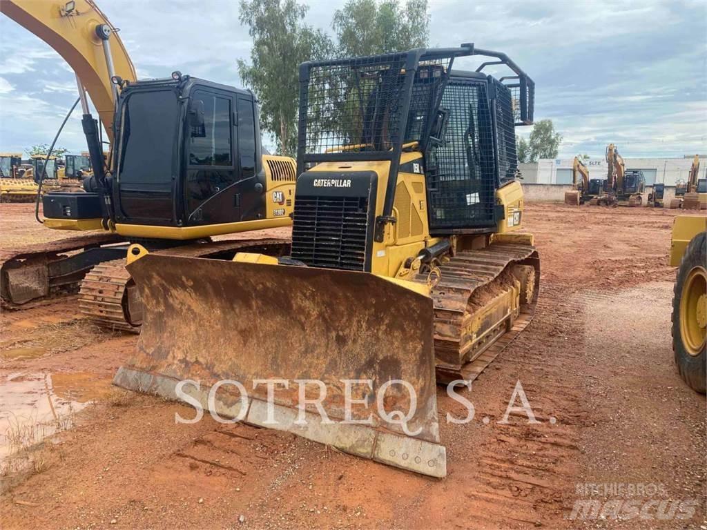 CAT D5K Гусеничные бульдозеры