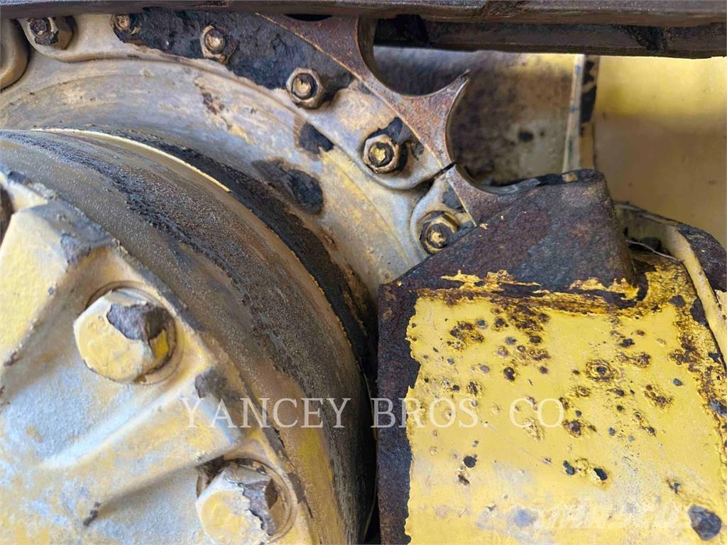 CAT D5K2LGP Гусеничные бульдозеры