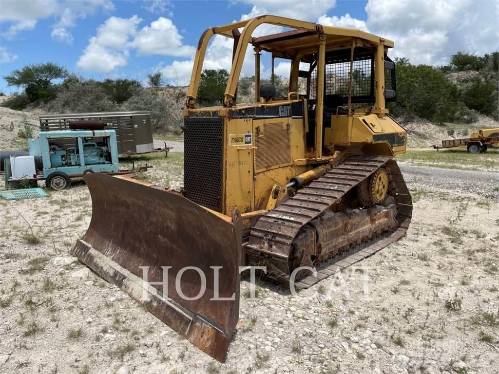 CAT D5M Гусеничные бульдозеры