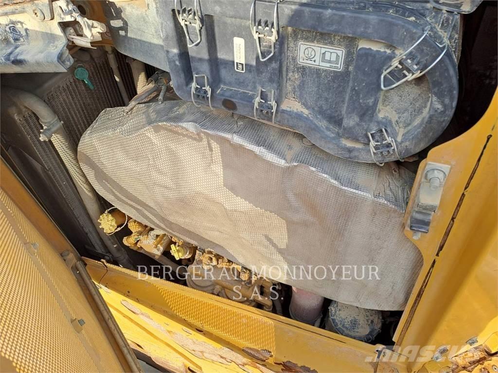 CAT D6 XE Гусеничные бульдозеры