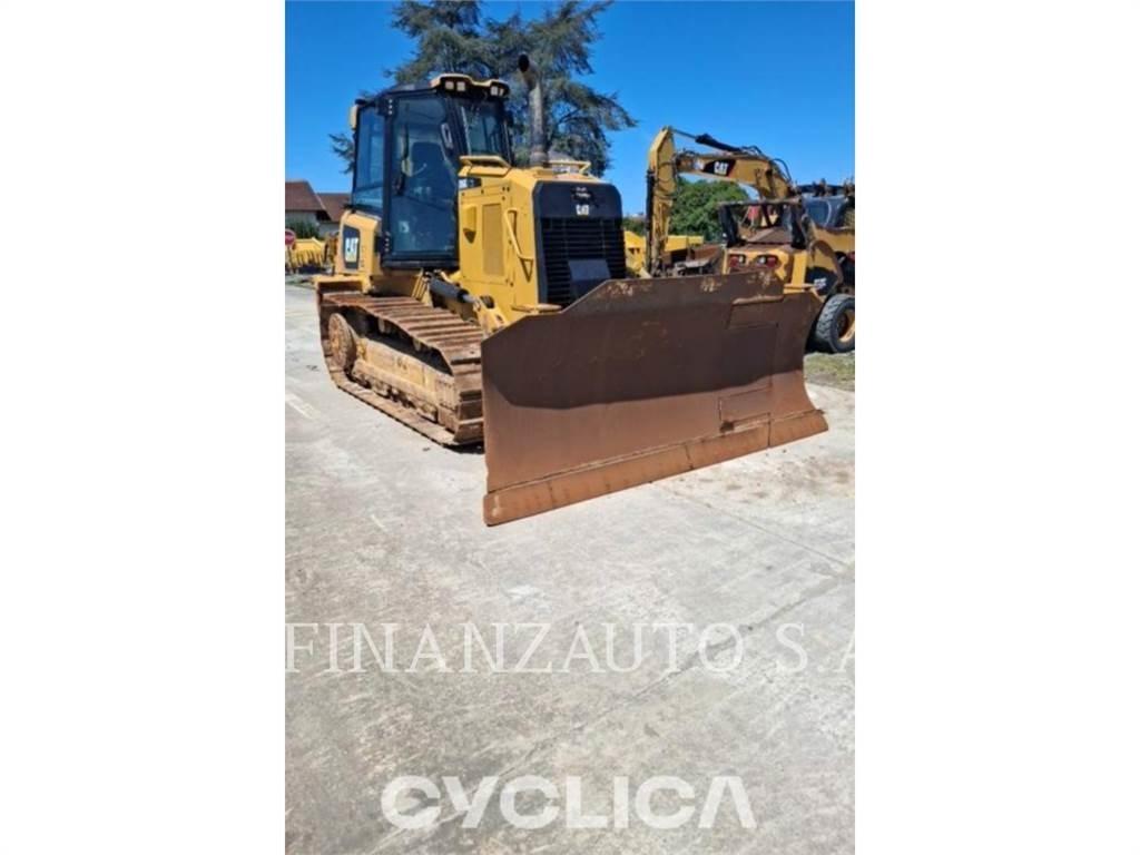 CAT D6K Гусеничные бульдозеры