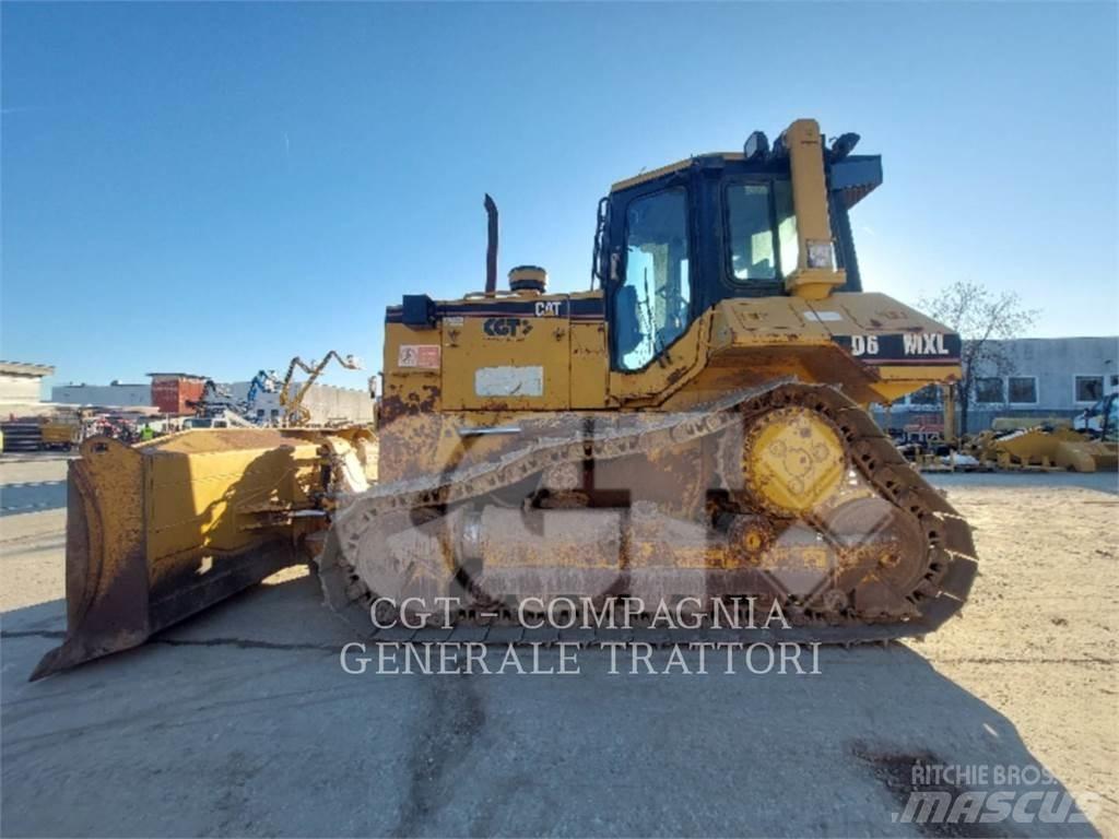 CAT D6M Гусеничные бульдозеры