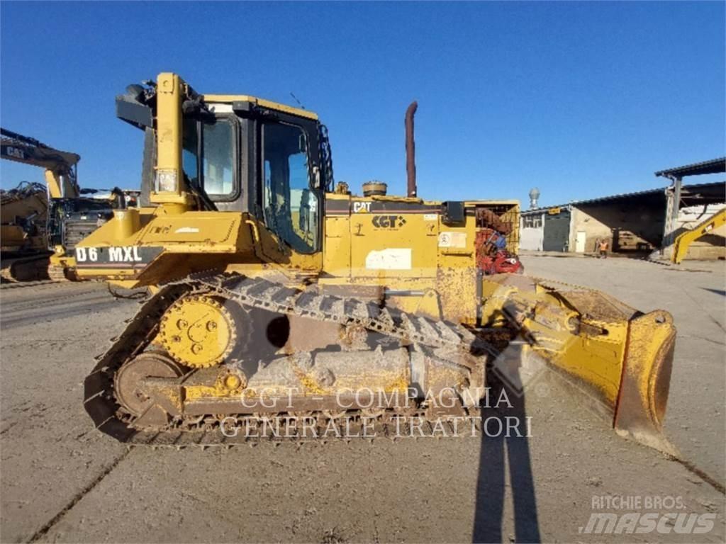 CAT D6M Гусеничные бульдозеры