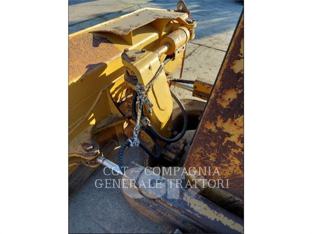 CAT D6M Гусеничные бульдозеры