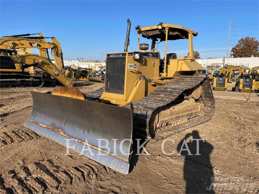 CAT D6M Гусеничные бульдозеры