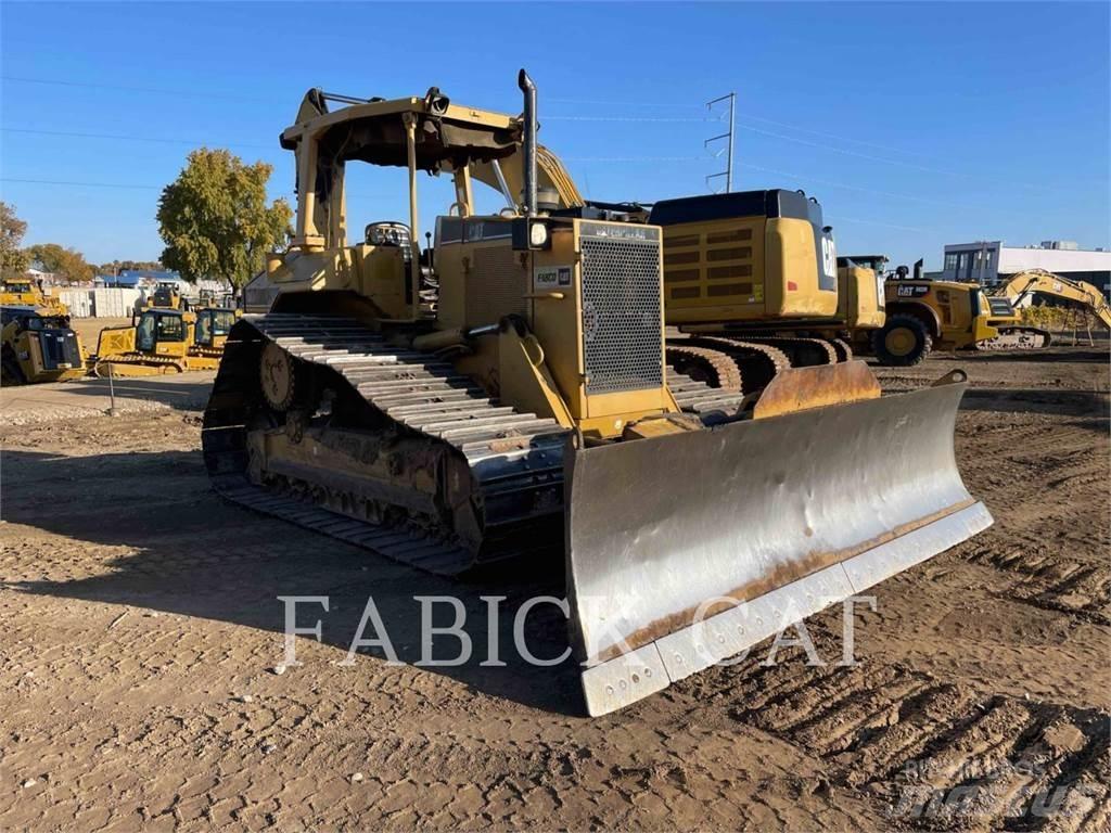 CAT D6M Гусеничные бульдозеры