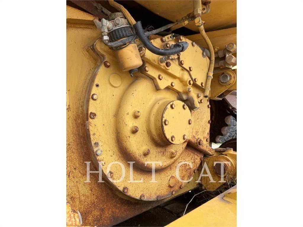 CAT D6M Гусеничные бульдозеры