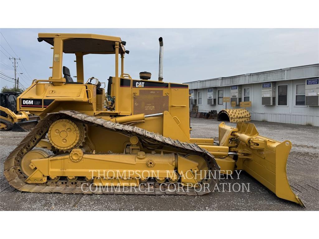 CAT D6M LGP Гусеничные бульдозеры