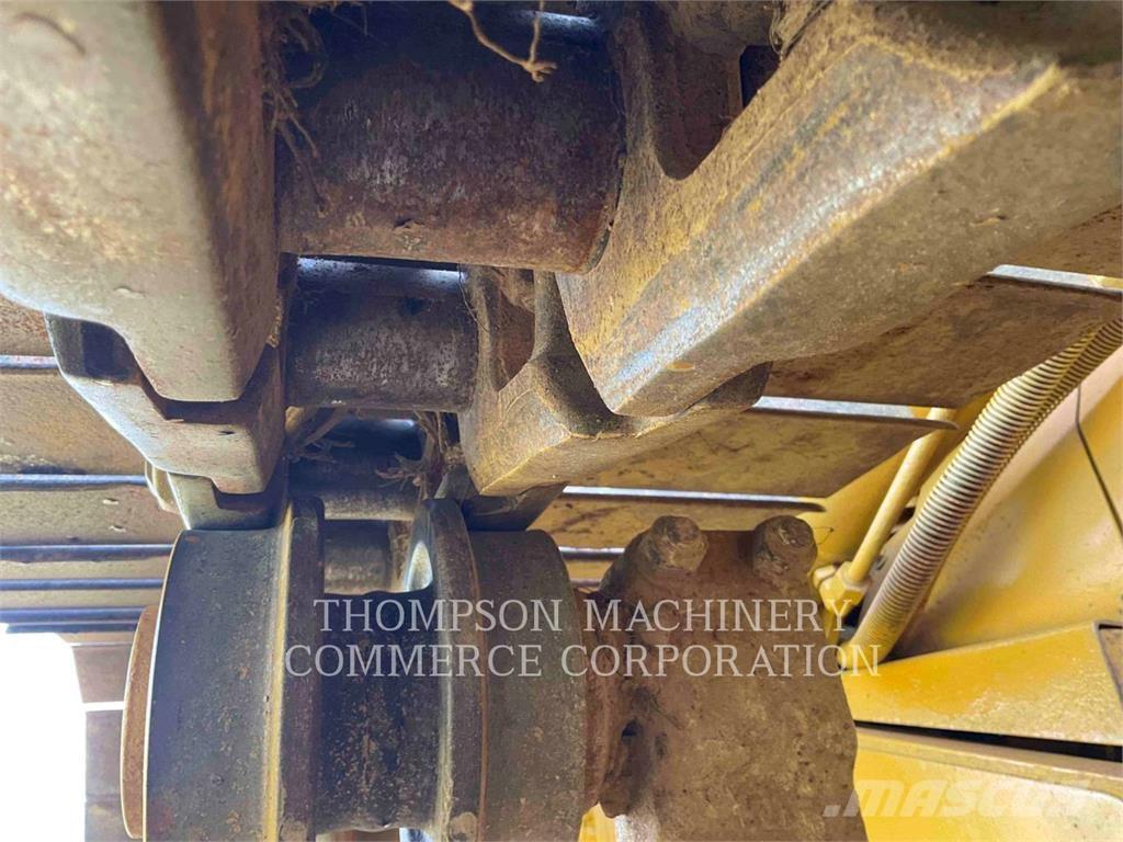 CAT D6M LGP Гусеничные бульдозеры