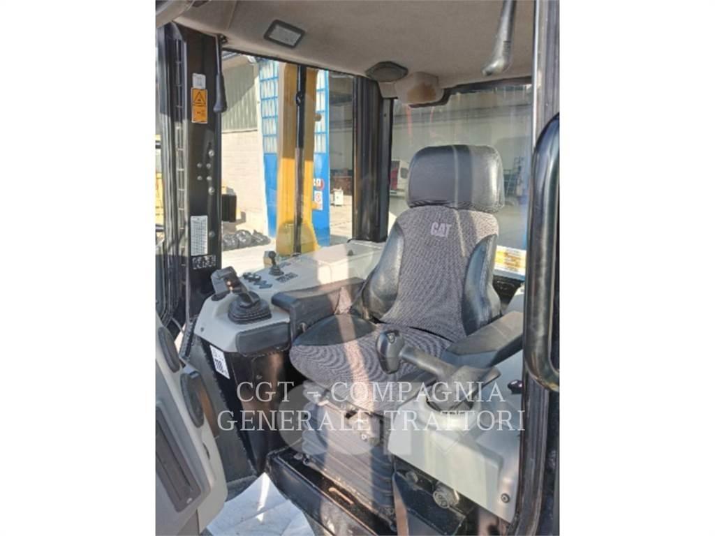 CAT D6N Гусеничные бульдозеры