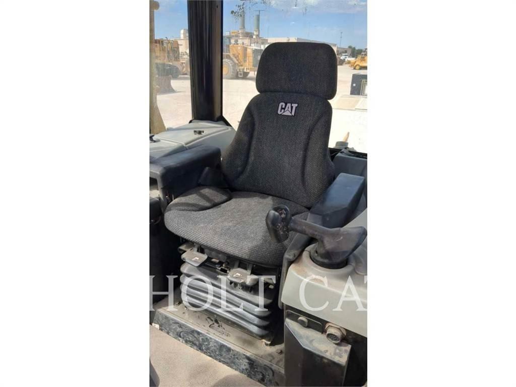 CAT D6N LAND Гусеничные бульдозеры