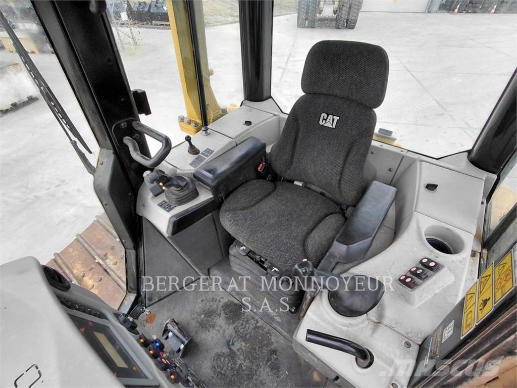 CAT D6N3B LGP Гусеничные бульдозеры
