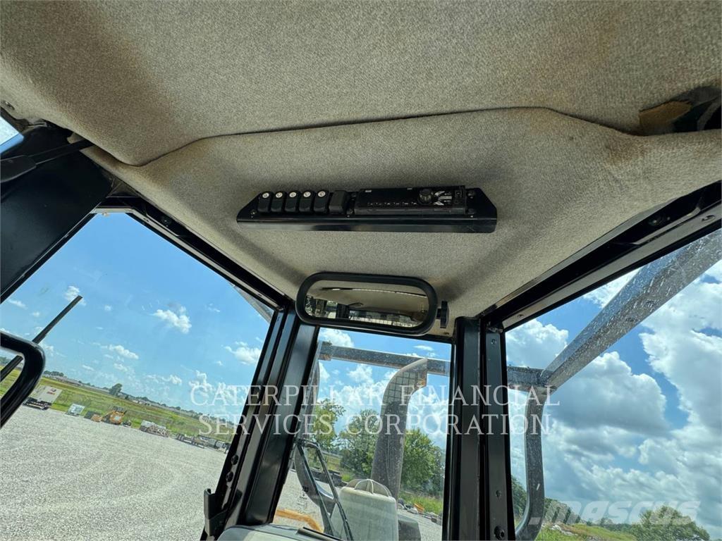 CAT D6NLGP Гусеничные бульдозеры
