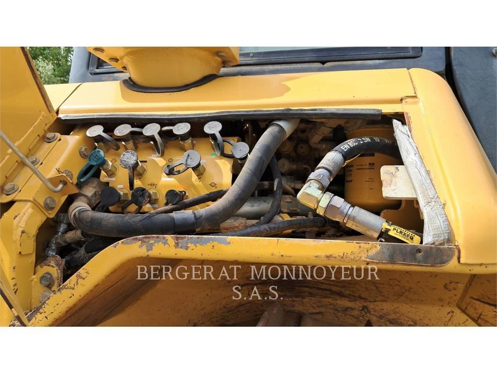 CAT D6NXL Гусеничные бульдозеры