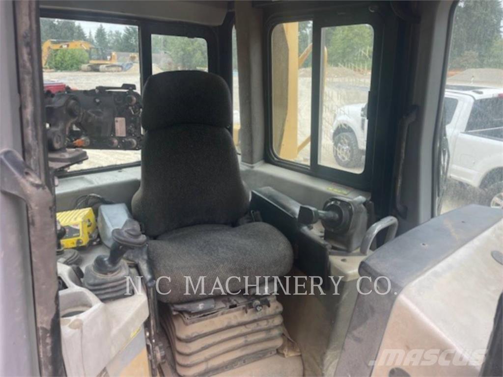 CAT D6R XLVPAT Гусеничные бульдозеры