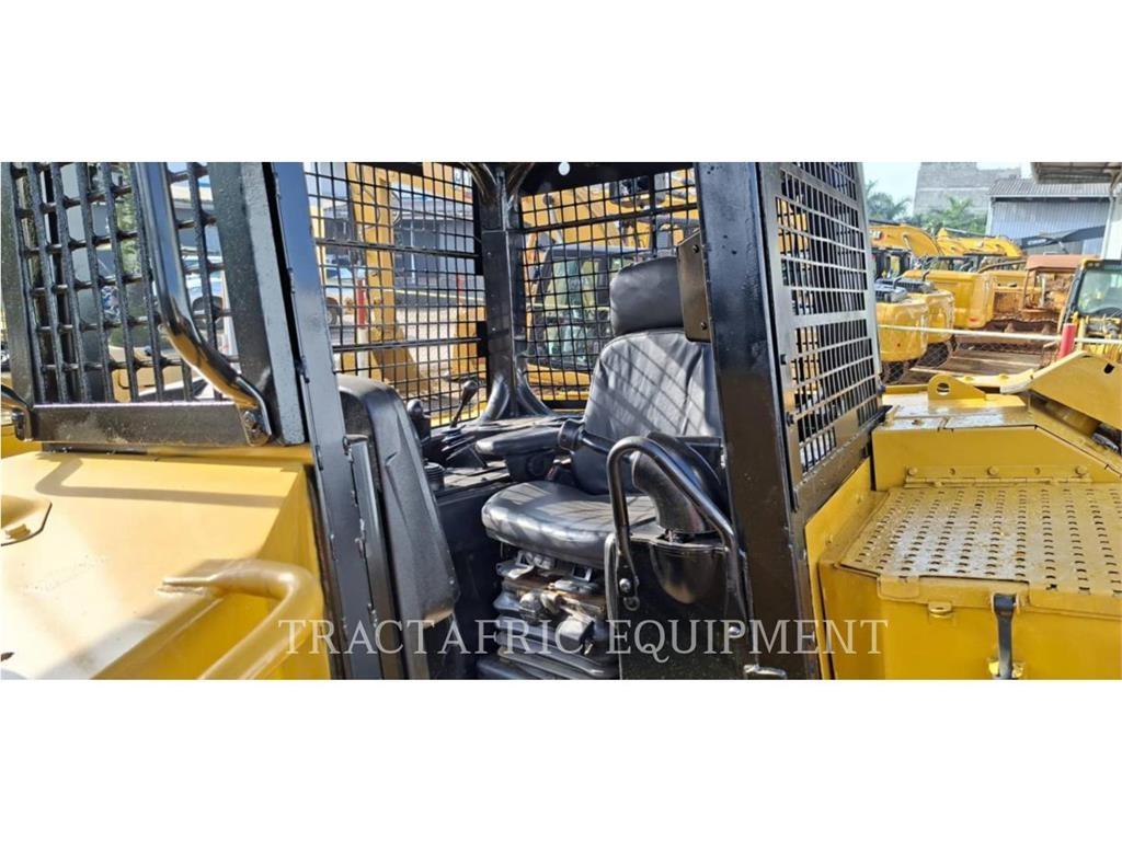 CAT D6R2XL Гусеничные бульдозеры