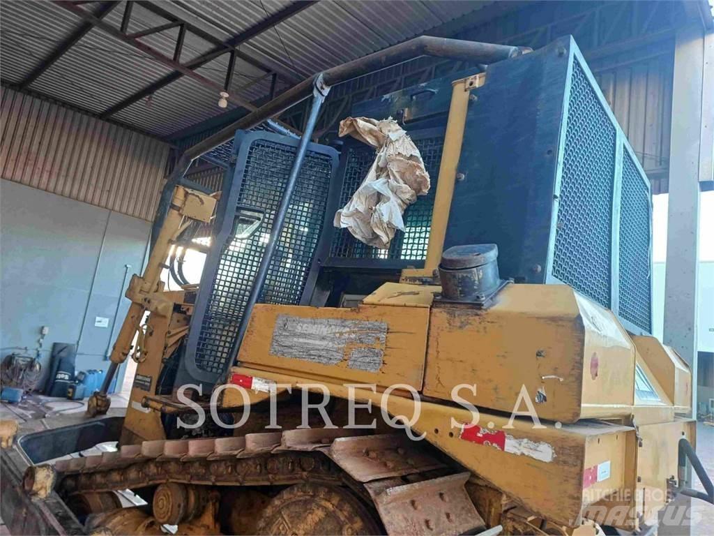 CAT D6T Гусеничные бульдозеры
