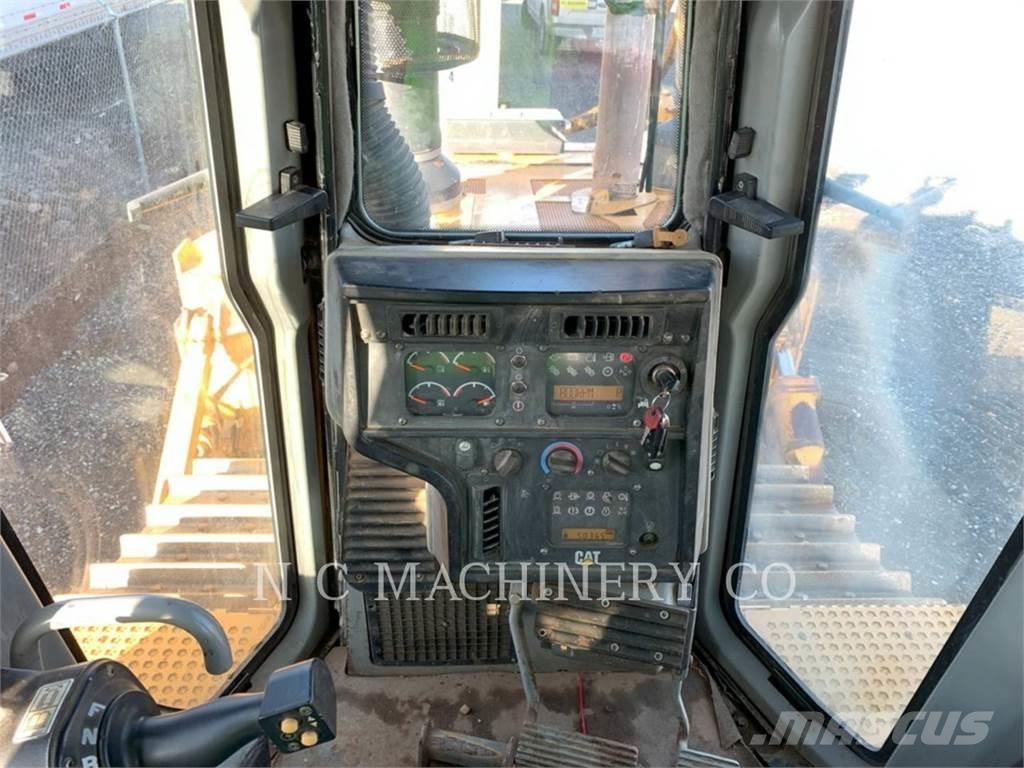 CAT D6T Гусеничные бульдозеры