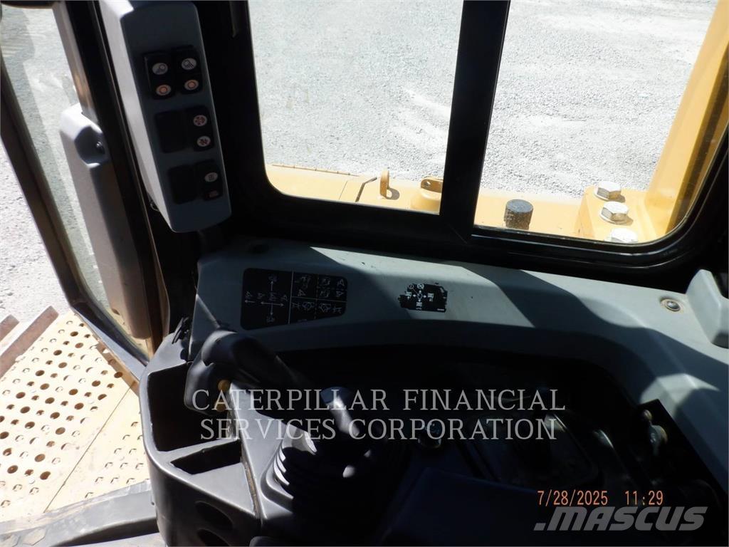 CAT D6TVP Гусеничные бульдозеры