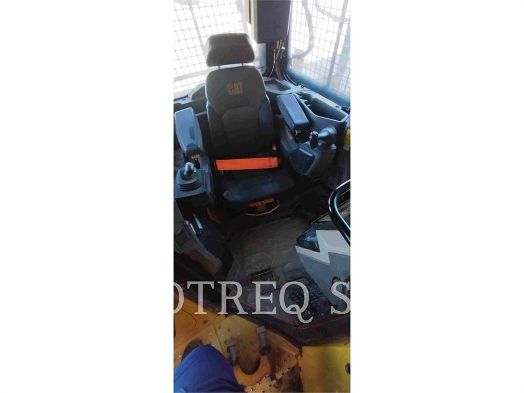 CAT D7 Гусеничные бульдозеры