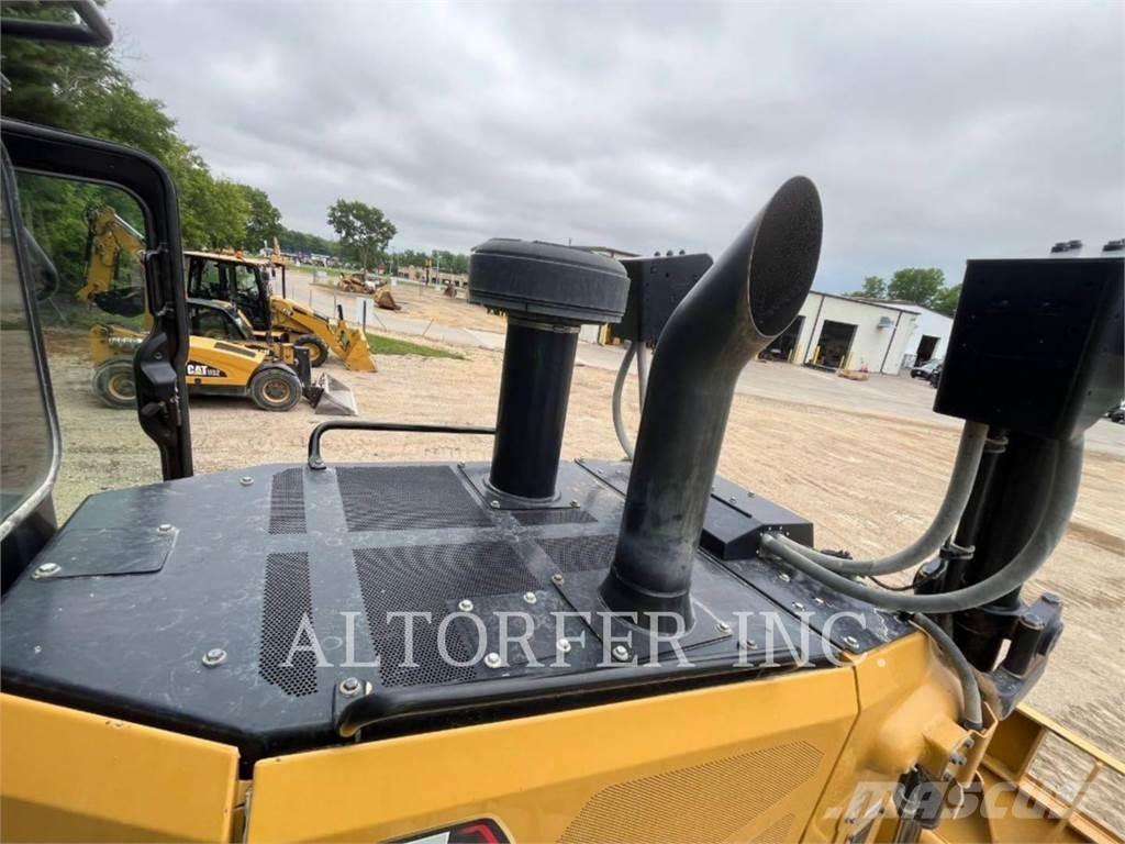 CAT D7-17 Гусеничные бульдозеры