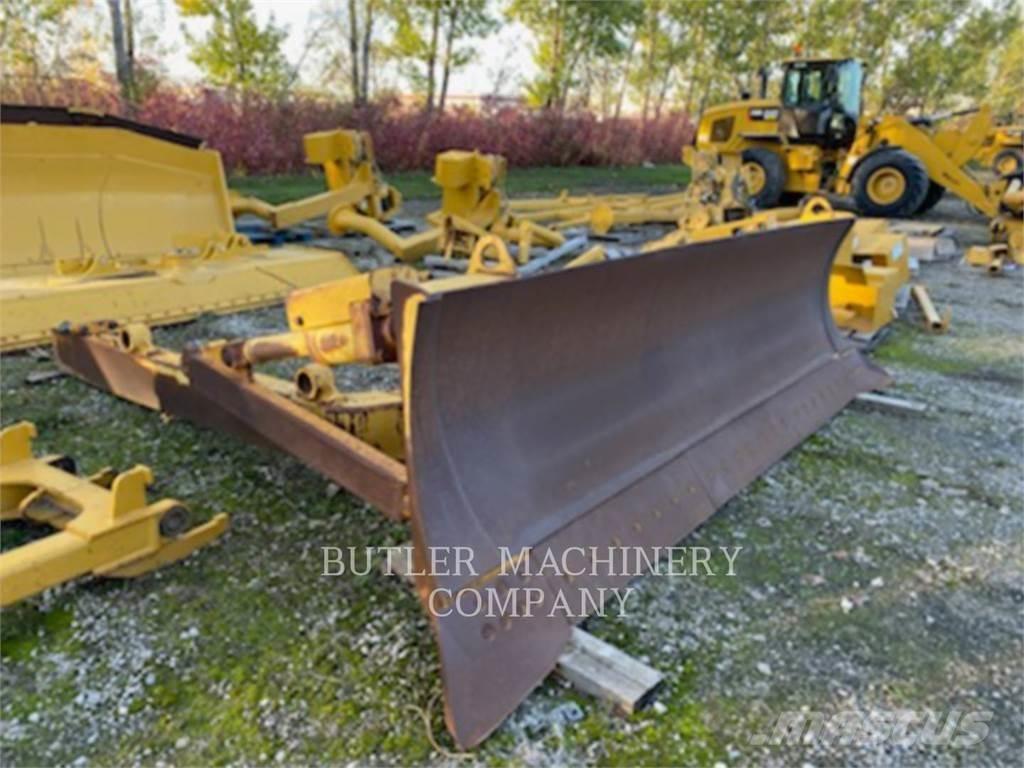 CAT D7 A BLADE Бульдозерные отвалы