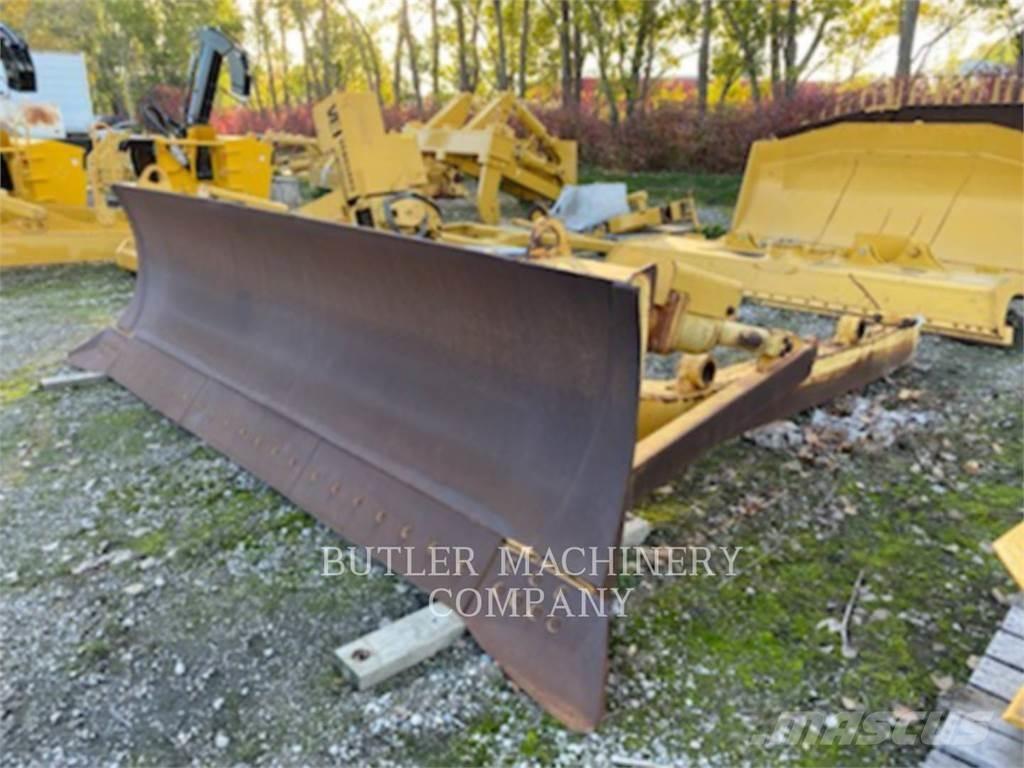 CAT D7 A BLADE Бульдозерные отвалы