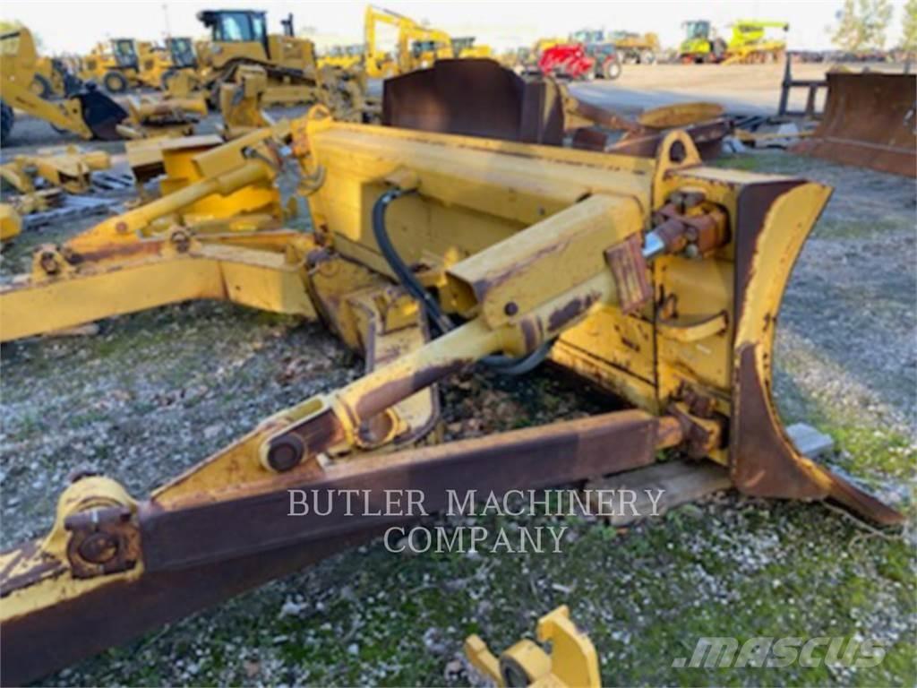 CAT D7 A BLADE Бульдозерные отвалы