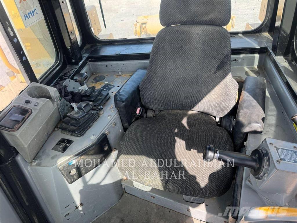 CAT D8RLRC Гусеничные бульдозеры