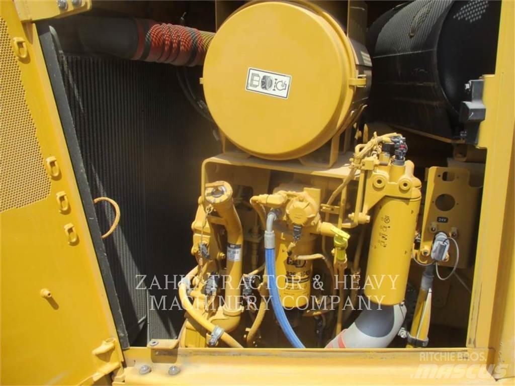 CAT D8T Гусеничные бульдозеры