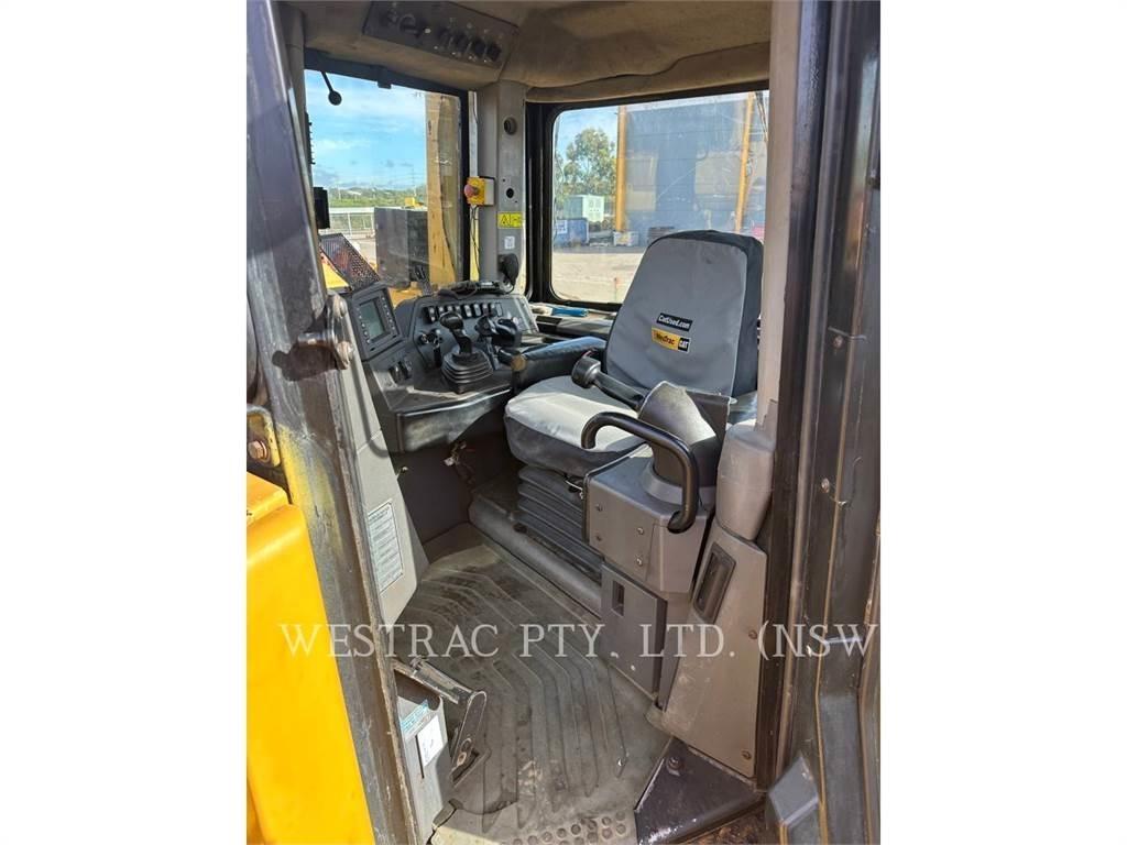 CAT D8T Гусеничные бульдозеры