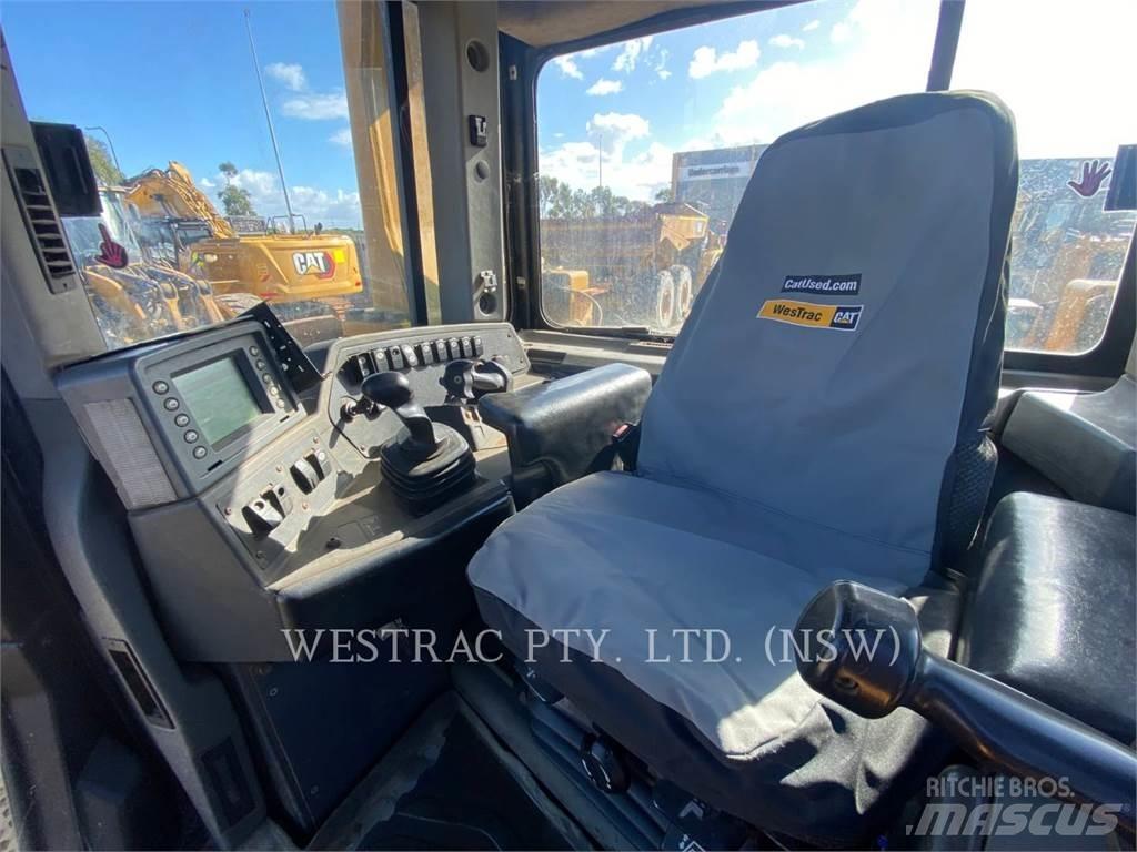 CAT D8T Гусеничные бульдозеры