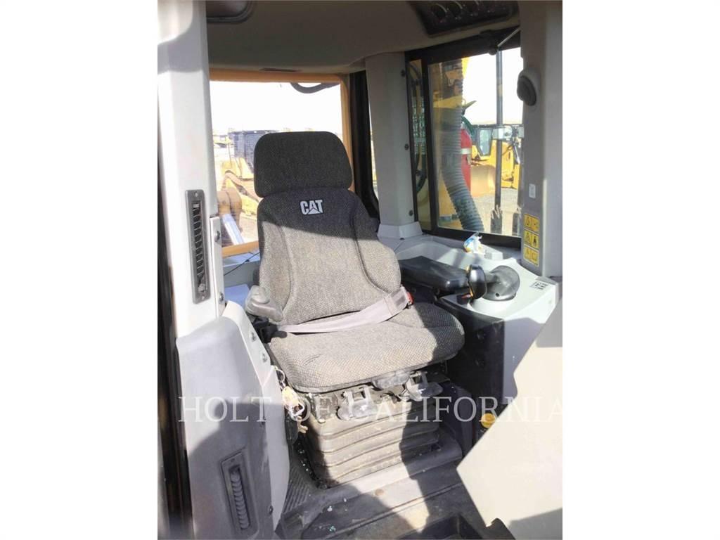 CAT D8T Гусеничные бульдозеры