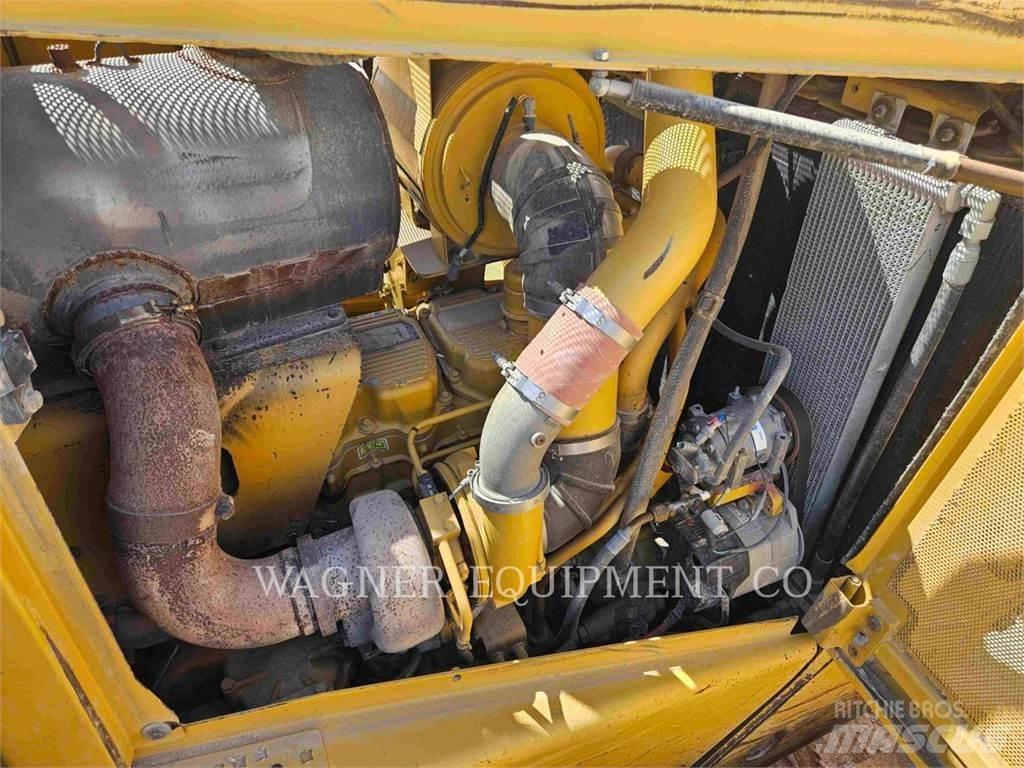 CAT D8T Гусеничные бульдозеры
