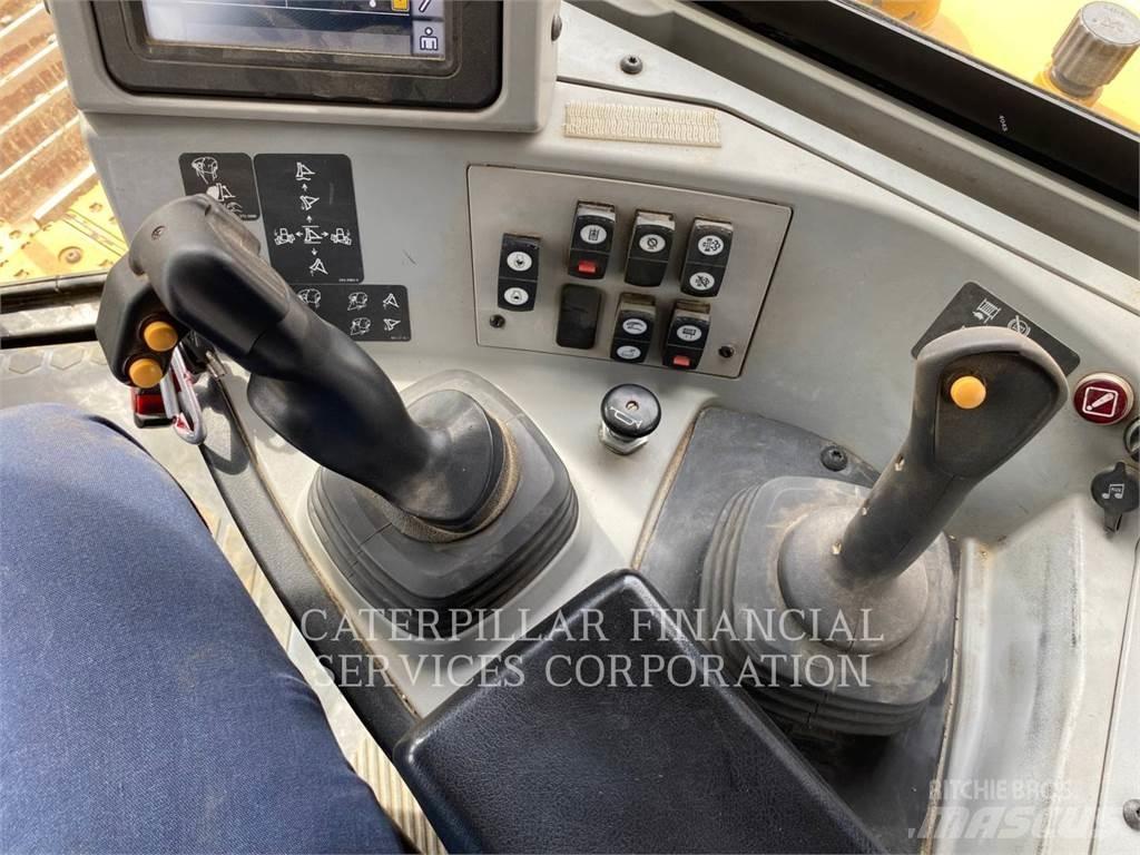 CAT D8T Гусеничные бульдозеры