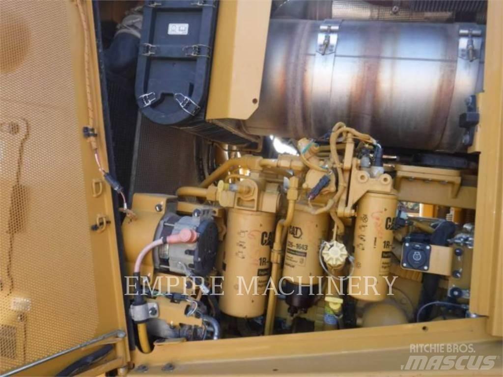 CAT D8T Гусеничные бульдозеры