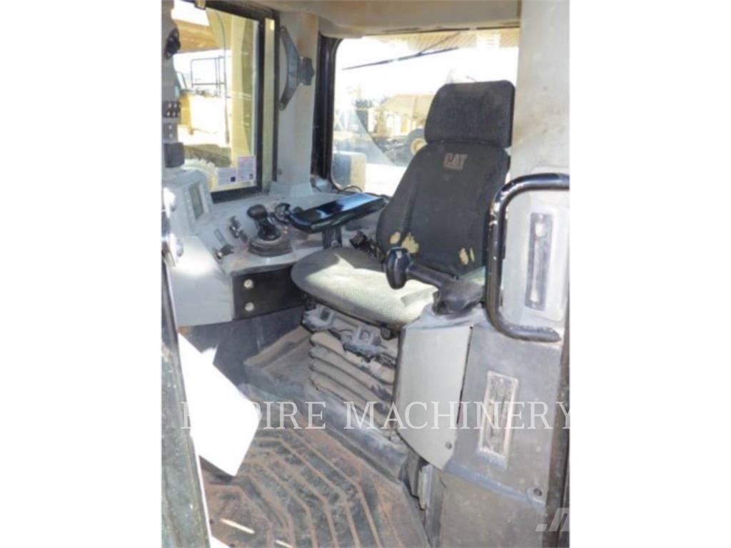 CAT D8T Гусеничные бульдозеры