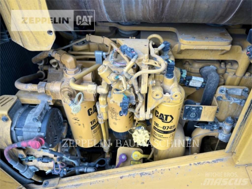 CAT D8T Гусеничные бульдозеры