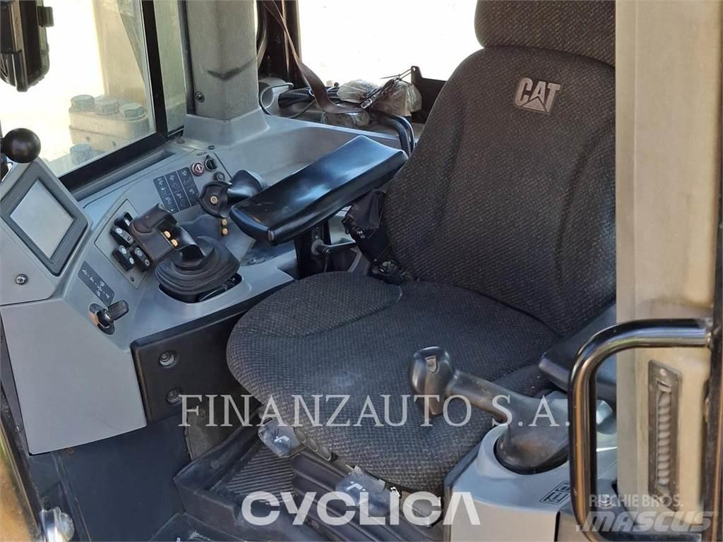 CAT D8T Гусеничные бульдозеры