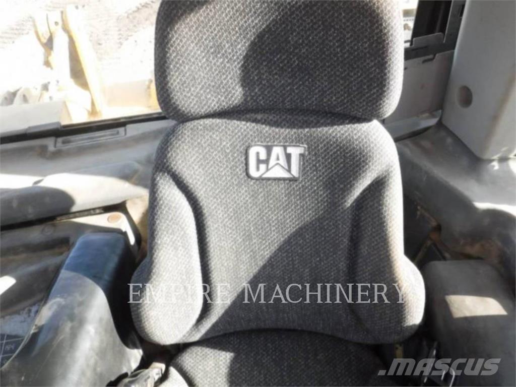 CAT D8T Гусеничные бульдозеры