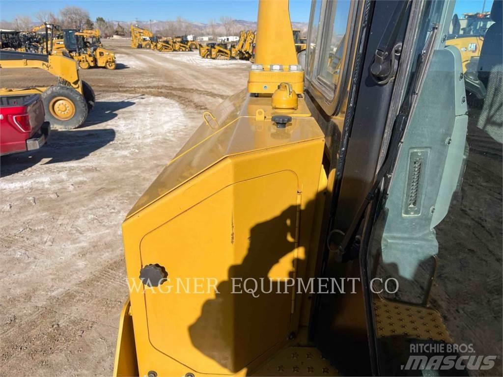 CAT D8T Гусеничные бульдозеры